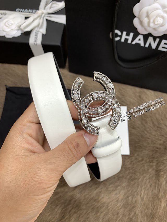 Chanel女士皮帶 香奈兒鑲嵌鑽石珍珠扣腰帶 香奈兒20新款字母LOGO秀款皮帶  jjp1179
